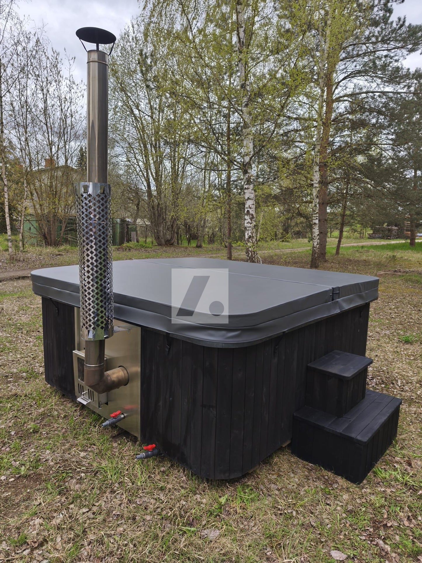 Jacuzzi with integrated oven